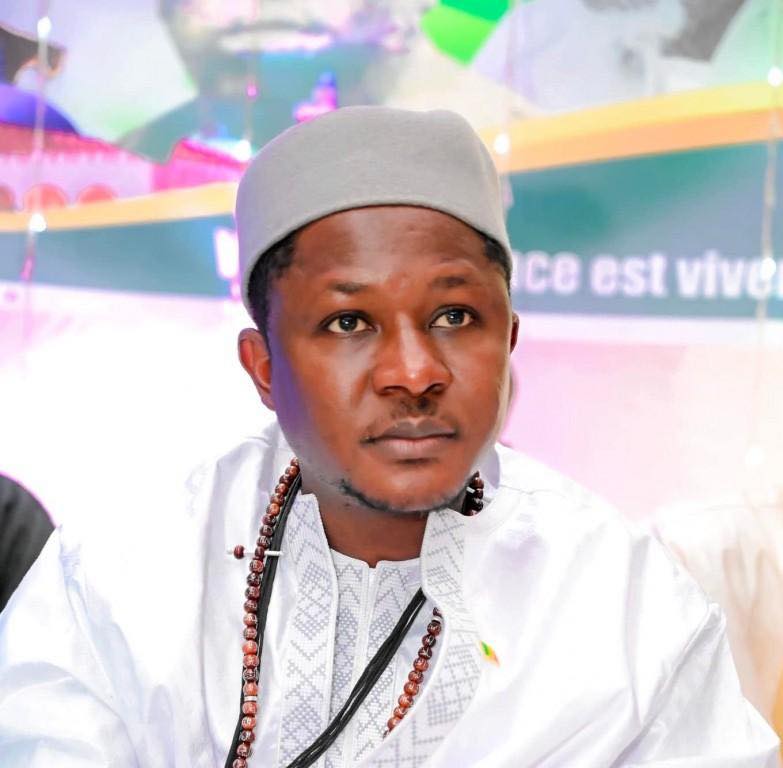 Tension à l'Assemblée : Cheikh Bara Ndiaye regagne son domicile et fait face à une convocation judiciaire 