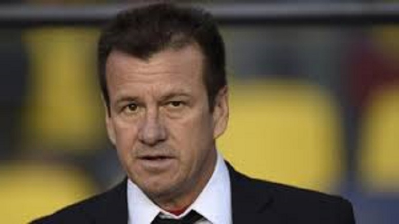 Dunga limogé de son poste de sélectionneur du Brésil Dunga limogé de son poste de sélectionneur du Brésil