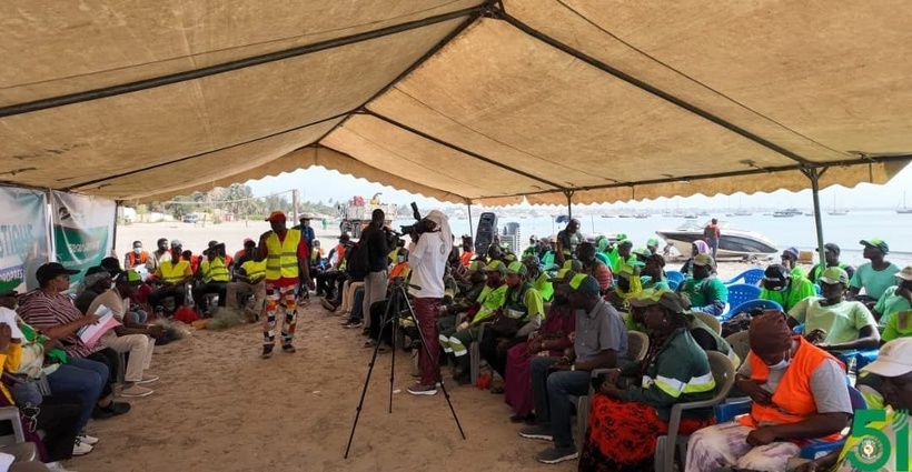 Dakar : Le CCDG lance la campagne « CEDEAO sans plastique » à la baie de Hann pour le 51e anniversaire de l'organisation Dakar : Le CCDG lance la campagne « CEDEAO sans plastique » à la baie de Hann pour le 51e anniversaire de l'organisation