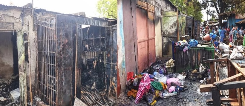 Kédougou : le marché central ravagé par un incendie, une dizaine de cantines et un poulailler détruits Kédougou : le marché central ravagé par un incendie, une dizaine de cantines et un poulailler détruits