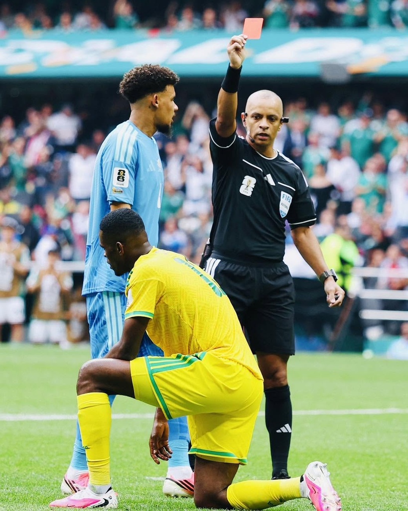 Mondial 2026 : trois cartons rouges lors de Mexique-Afrique du Sud