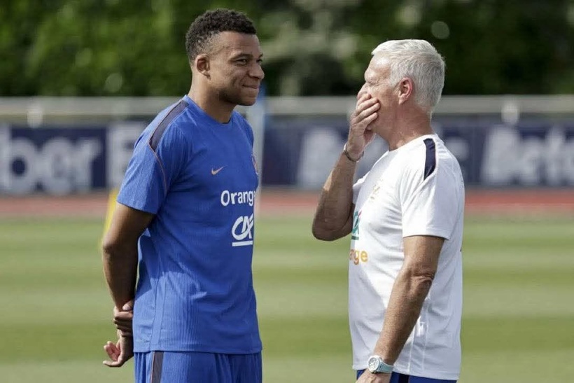 "La quasi-totalité de mes joueurs n'étaient pas nés" : Deschamps balaie le souvenir de 2002 avant France-Sénégal "La quasi-totalité de mes joueurs n'étaient pas nés" : Deschamps balaie le souvenir de 2002 avant France-Sénégal