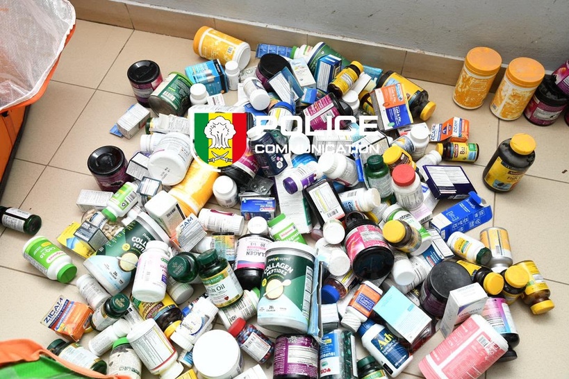 Contrefaçons de médicaments à Pikine : un suspect interpellé, des produits estimés à 35 millions FCFA saisis Contrefaçons de médicaments à Pikine : un suspect interpellé, des produits estimés à 35 millions FCFA saisis