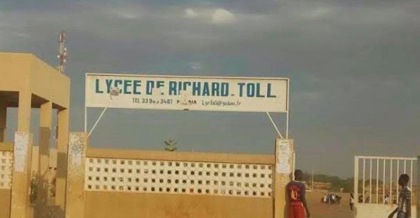 Richard-Toll: les dix élèves arrêtés pour vol d’épreuves remis en liberté après le retrait de la plainte Richard-Toll: les dix élèves arrêtés pour vol d’épreuves remis en liberté après le retrait de la plainte