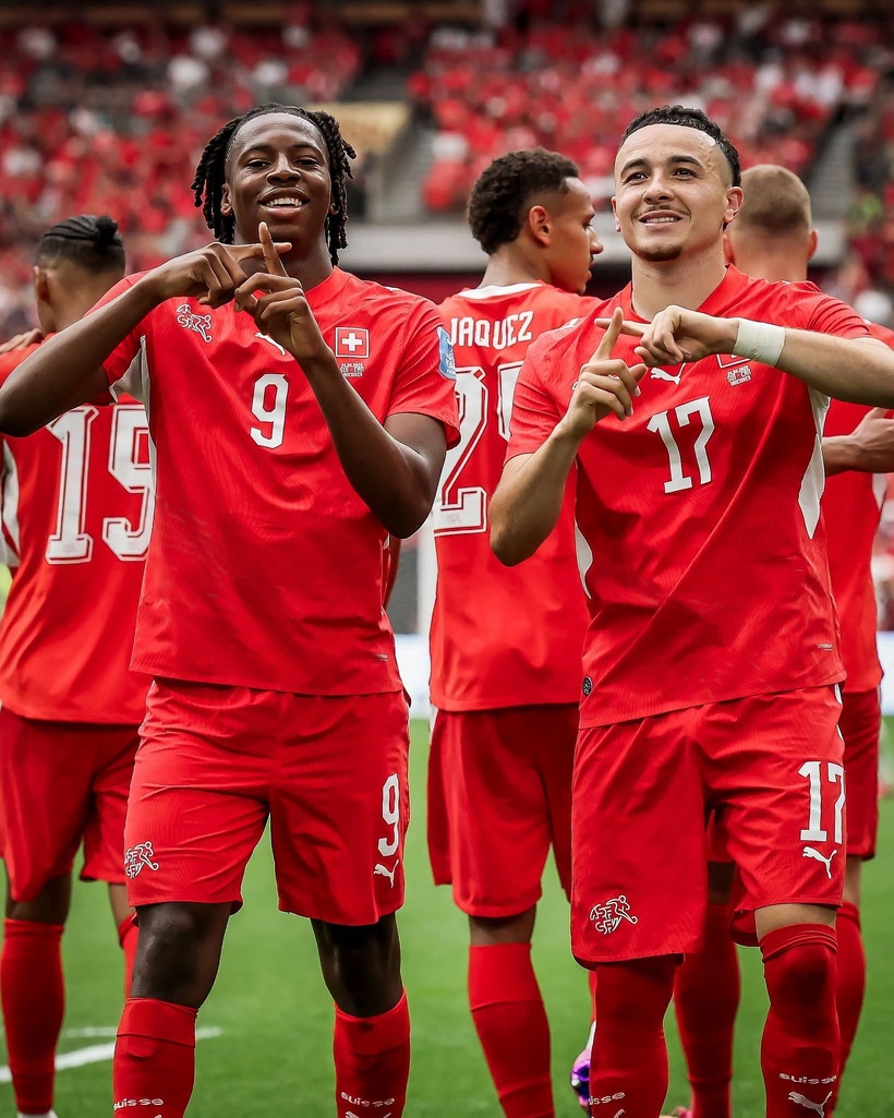 Mondial 2026 : la Suisse s’impose face au Canada et termine en tête du groupe B Mondial 2026 : la Suisse s’impose face au Canada et termine en tête du groupe B
