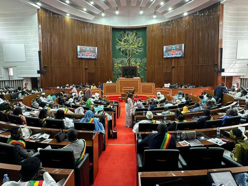 Constitution : 143 intellectuels et cadres exigent le vote immédiat de la réforme Constitution : 143 intellectuels et cadres exigent le vote immédiat de la réforme