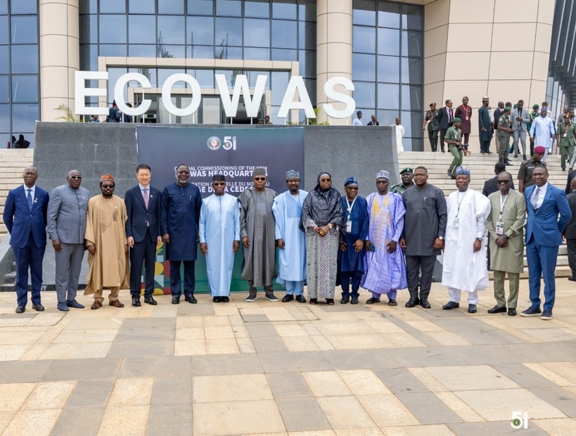 Intégration : Julius Maada Bio inaugure le nouveau siège de la CEDEAO à Abuja Le président de la Sierra Leone et président en exercice de la CEDEAO, Julius Maada Bio, a officiellement inauguré ce jeudi le nouveau siège de la Commission de l'organisa Intégration : Julius Maada Bio inaugure le nouveau siège de la CEDEAO à Abuja Le président de la Sierra Leone et président en exercice de la CEDEAO, Julius Maada Bio, a officiellement inauguré ce jeudi le nouveau siège de la Commission de l'organisa