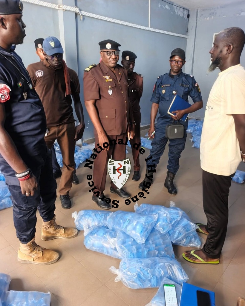 Dakar : la Brigade d’hygiène lance l’opération « FOFFY 2 » contre les fabriques d’eau en sachet exposées au soleil Dakar : la Brigade d’hygiène lance l’opération « FOFFY 2 » contre les fabriques d’eau en sachet exposées au soleil