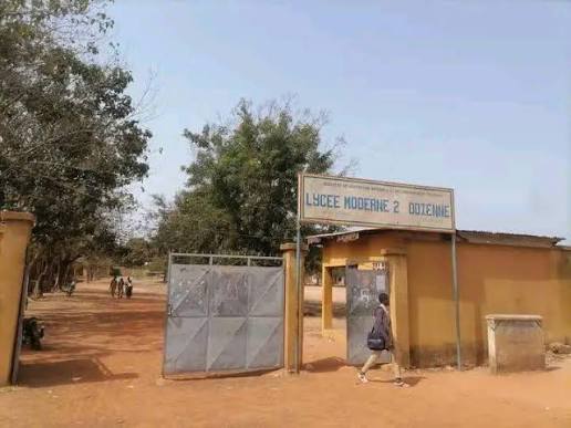 Suicide d’un candidat malheureux au bac  : le proviseur du lycée rappelle que le « bac n'en vaut pas la peine »