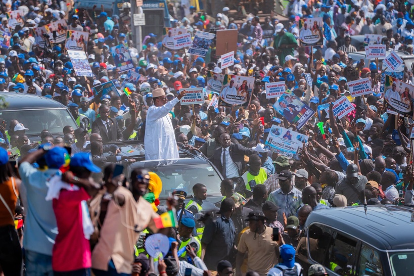 « Merci !!! » : Macky Sall reconnaissant envers ses militants après son passage à Dakar