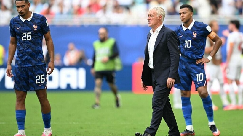 Football: la FFF salue «un quart de siècle d'un engagement exceptionnel» de Didier Deschamps après son dernier match Football: la FFF salue «un quart de siècle d'un engagement exceptionnel» de Didier Deschamps après son dernier match