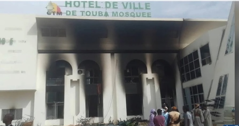 Mairie de Touba : un incendie détruit du matériel, les registres d’état civil épargnés par les flammes Mairie de Touba : un incendie détruit du matériel, les registres d’état civil épargnés par les flammes