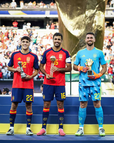 Meilleur joueur, meilleur Gardien... : rafle historique de récompenses pour la Roja après son sacre