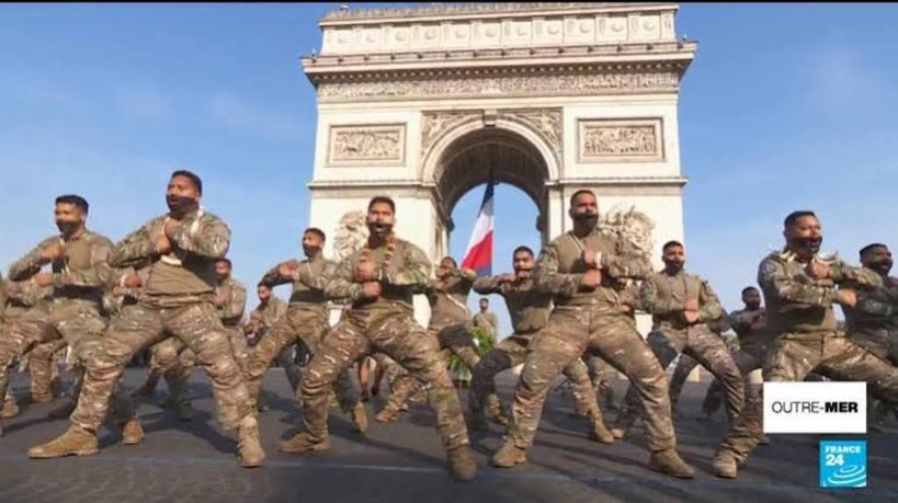 Un haka sur la plus belle avenue du monde! Un haka sur la plus belle avenue du monde!