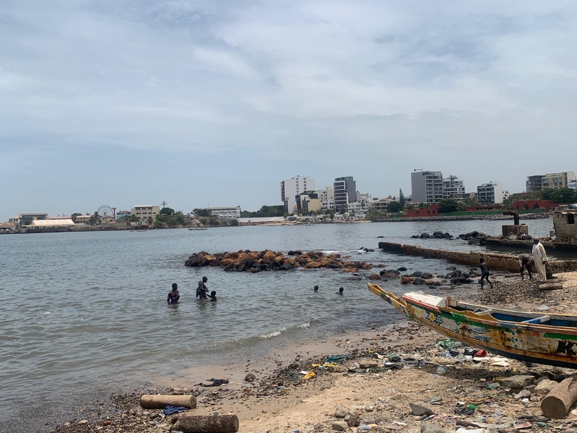 A Dakar, les pêcheurs de Soumbédioune dénoncent la pollution et l'absence de surveillance en mer (REPORTAGE) A Dakar, les pêcheurs de Soumbédioune dénoncent la pollution et l'absence de surveillance en mer (REPORTAGE)