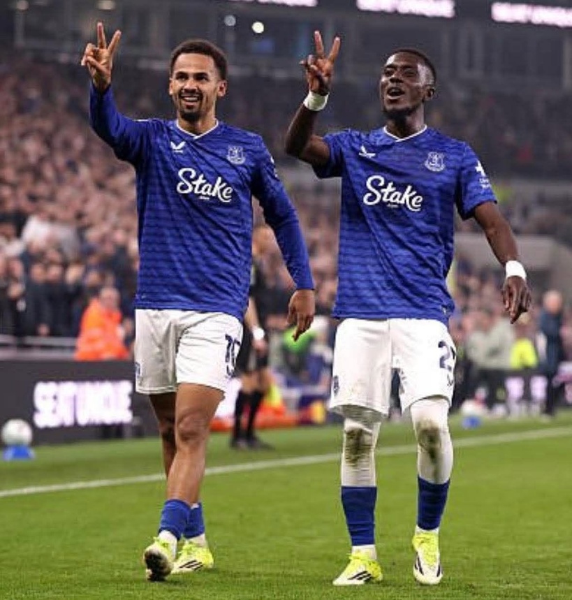 « Merci pour tout big bro » : Iliman Ndiaye rend hommage à Gana Gueye après son départ « Merci pour tout big bro » : Iliman Ndiaye rend hommage à Gana Gueye après son départ
