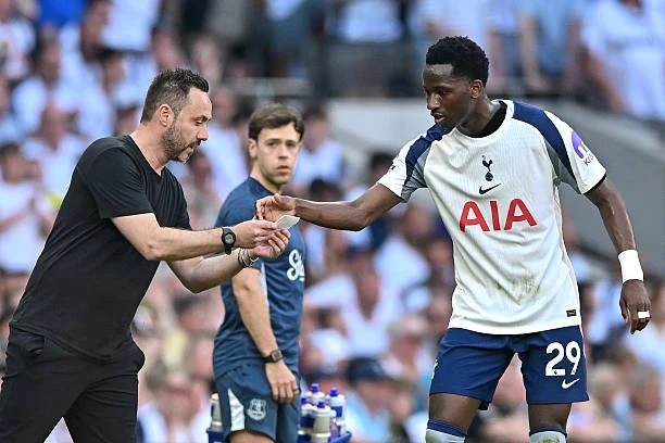 Pape Matar Sarr toujours absent à Tottenham : Roberto De Zerbi évoque un « problème personnel » 
