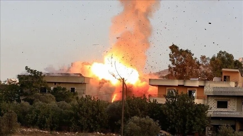 Sept Palestiniens blessés après une frappe israélienne sur un immeuble à Shati, Gaza Sept Palestiniens blessés après une frappe israélienne sur un immeuble à Shati, Gaza