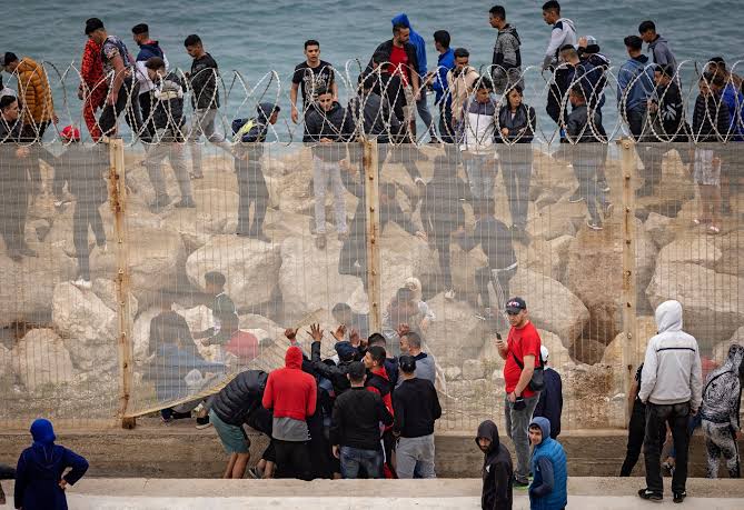 Crise migratoire à Ceuta : le gouvernement local débordé par l'arrivée de plus de 1 500 migrants