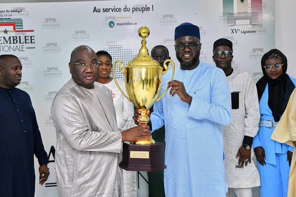 Coupe du Sénégal de Basket-ball : l'Assemblée nationale remet le trophée de la finale Dames Coupe du Sénégal de Basket-ball : l'Assemblée nationale remet le trophée de la finale Dames