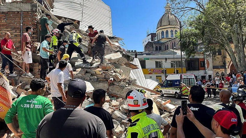 Au moins 70 morts après un séisme de magnitude 7,4 en Colombie Au moins 70 morts après un séisme de magnitude 7,4 en Colombie