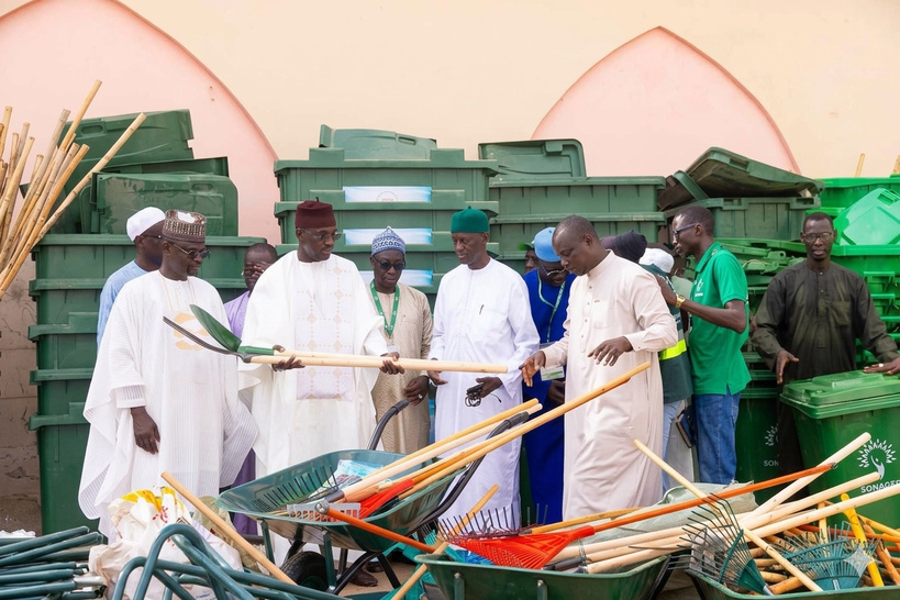 Gamou 2026 : le ministre de l’Environnement remet du matériel de nettoyage à Tivaouane et Médina Baye Gamou 2026 : le ministre de l’Environnement remet du matériel de nettoyage à Tivaouane et Médina Baye