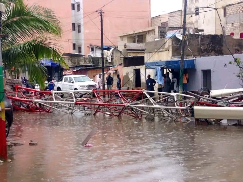 Fortes pluies à Dakar: un pylône radio (BTS) de la Sonatel s’effondre, aucun blessé enregistré