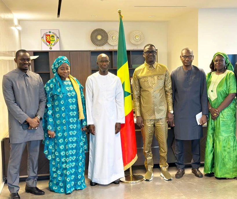 Mandats de dépôt, fouilles intégrales, visites nocturnes : Me Moussa Sarr justifie ses premières réformes devant l’ONG 3D Mandats de dépôt, fouilles intégrales, visites nocturnes : Me Moussa Sarr justifie ses premières réformes devant l’ONG 3D