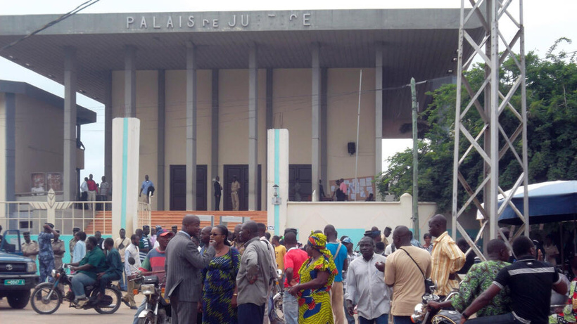Lomé s'exprime pour la première fois sur l'arrestation de deux journalistes français au Togo Lomé s'exprime pour la première fois sur l'arrestation de deux journalistes français au Togo