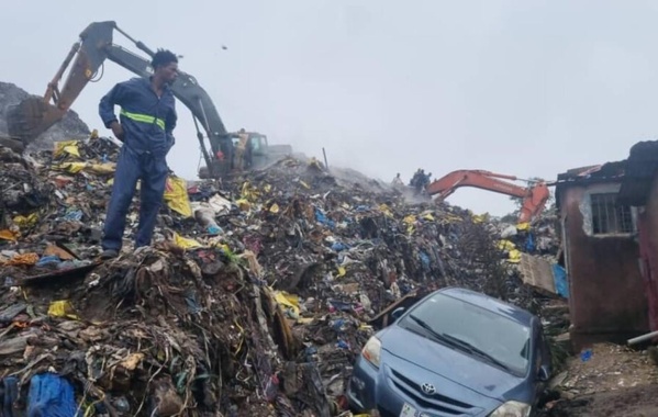 Tragédie en Guinée : deux nouveaux corps découverts sur le site de la décharge de Conakry portent le bilan provisoire à 32 morts et 27 blessés Tragédie en Guinée : deux nouveaux corps découverts sur le site de la décharge de Conakry portent le bilan provisoire à 32 morts et 27 blessés