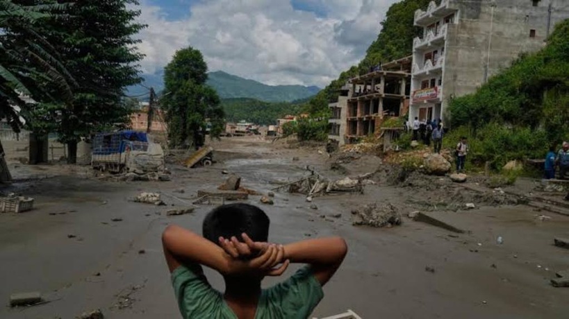 Crue dévastatrice au Népal et au Tibet: les secours à la recherche de plus d'un millier de disparus Crue dévastatrice au Népal et au Tibet: les secours à la recherche de plus d'un millier de disparus