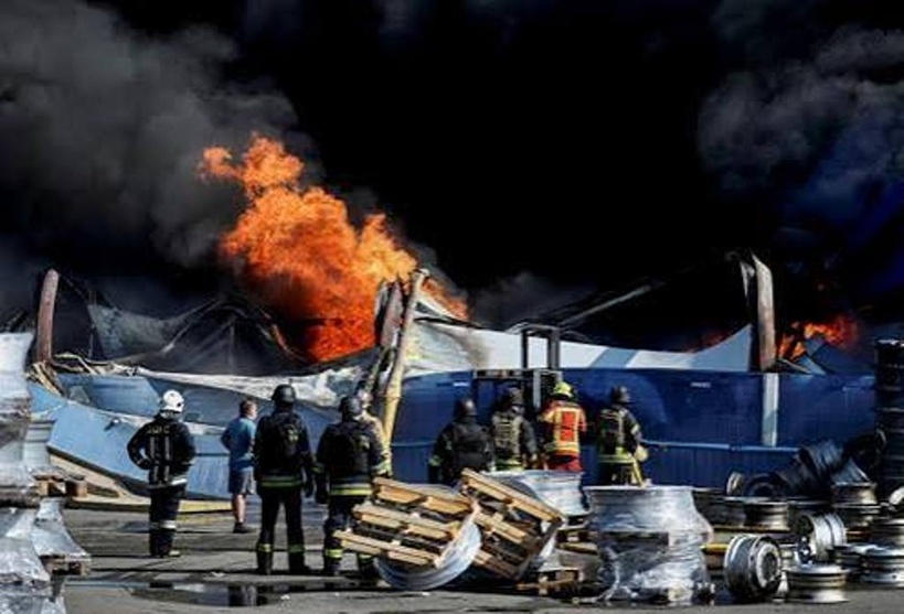 Ukraine: une frappe russe sur un entrepôt près de Kiev fait plus de 30 morts Ukraine: une frappe russe sur un entrepôt près de Kiev fait plus de 30 morts