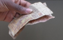 Indésirables à Abidjan, les billets de banque usés et pièces de monnaie "lisses" circulent sans difficulté à Yamoussoukro Indésirables à Abidjan, les billets de banque usés et pièces de monnaie "lisses" circulent sans difficulté à Yamoussoukro