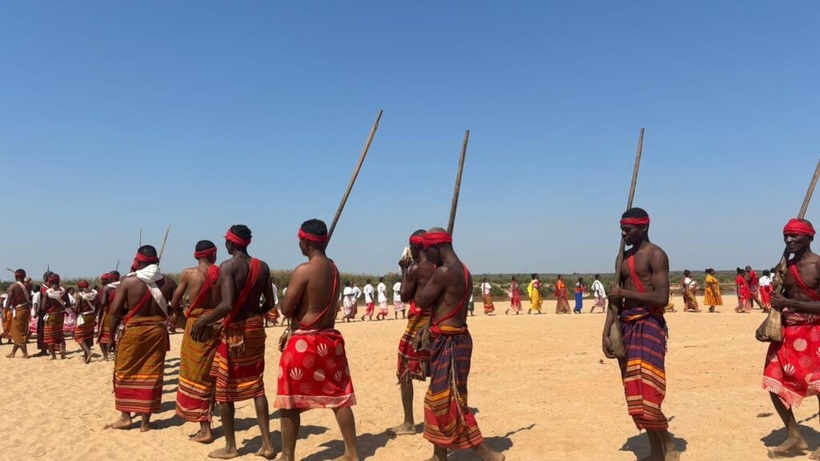 Madagascar: pour le peuple sakalava, le premier bain annuel des reliques de son roi Toera depuis 128 ans Madagascar: pour le peuple sakalava, le premier bain annuel des reliques de son roi Toera depuis 128 ans
