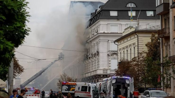 Ukraine: le siège des services de sécurité à Kiev frappé par un drone russe, sept blessés Ukraine: le siège des services de sécurité à Kiev frappé par un drone russe, sept blessés