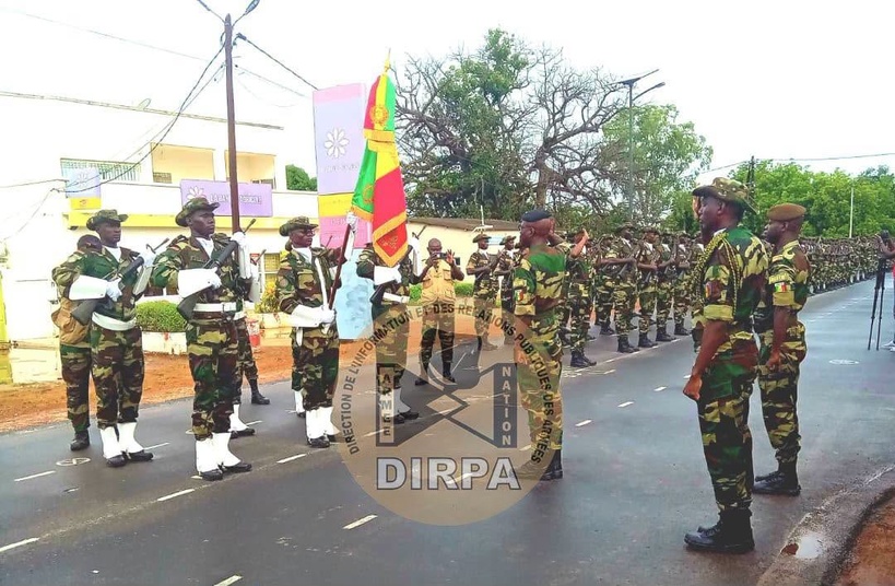Départ pour la MICEGA : le général Simon Ndour remet le drapeau au 10e détachement sénégalais Départ pour la MICEGA : le général Simon Ndour remet le drapeau au 10e détachement sénégalais