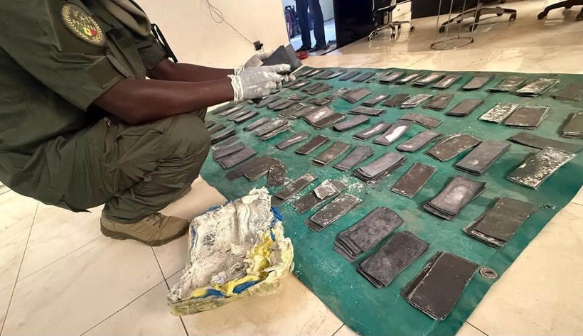 Rufisque : les Douanes saisissent plus de 194 millions de FCFA en « billets noirs » Rufisque : les Douanes saisissent plus de 194 millions de FCFA en « billets noirs »