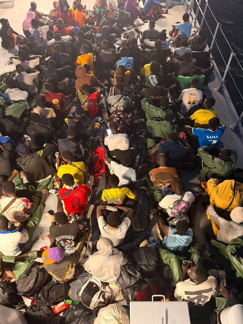 Migration irrégulière : La Marine nationale porte secours à 107 migrants au large de Dakar