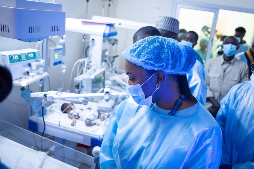 Santé : la Première Dame Absa Faye remet un don de matériel médical aux hôpitaux de Matam et Ourossogui Santé : la Première Dame Absa Faye remet un don de matériel médical aux hôpitaux de Matam et Ourossogui