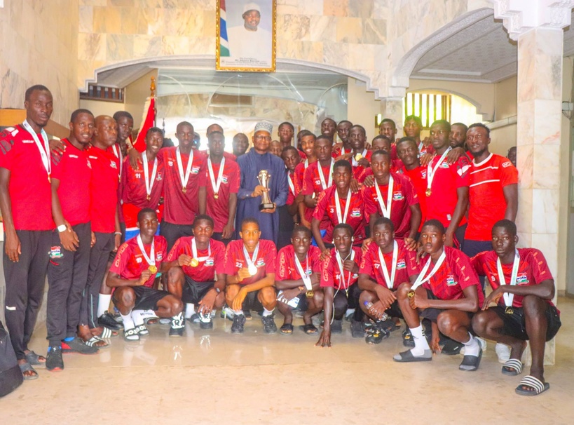 La Gambie remporte l’UFOA-A U17 : les Baby Scorpions reçus par l’ambassadeur Hadrammeh Sidibeh