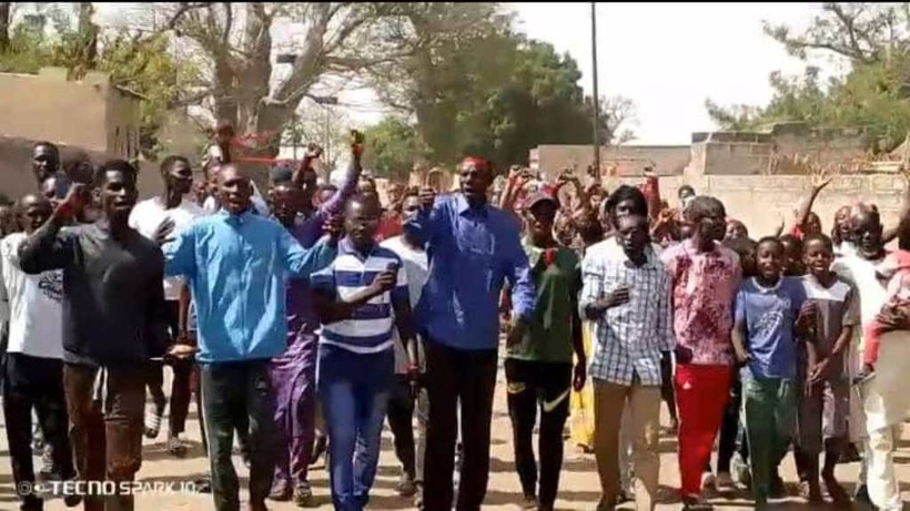 Kaffrine : les habitants de Tididieye manifestent contre le manque d’électricité Kaffrine : les habitants de Tididieye manifestent contre le manque d’électricité