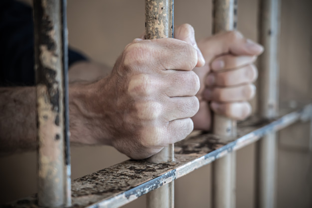 Mbour : un imam récidiviste renvoyé en prison après une affaire de terrain