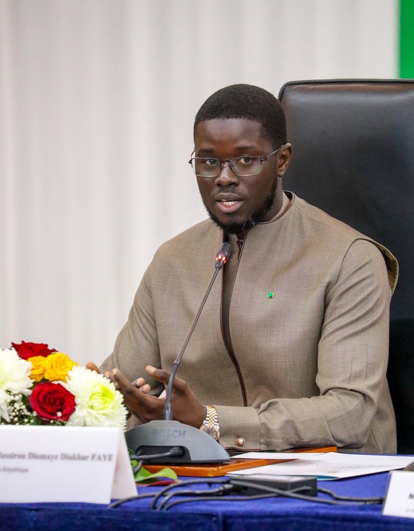 FREAO 2026 : Bassirou Diomaye Faye reçoit le Trophée spécial du Prix de l’Eau de l’Afrique de l’Ouest FREAO 2026 : Bassirou Diomaye Faye reçoit le Trophée spécial du Prix de l’Eau de l’Afrique de l’Ouest