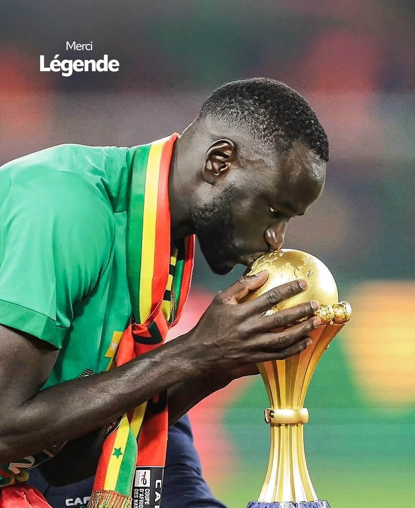Retraite de Cheikhou Kouyaté : la FSF lui rend hommage et salue son “amour indéfectible” pour le maillot national (images) Retraite de Cheikhou Kouyaté : la FSF lui rend hommage et salue son “amour indéfectible” pour le maillot national (images)