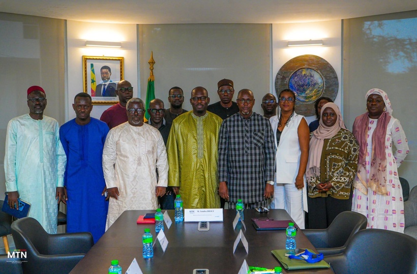 Le ministre Samba Diouf reçoit les syndicats de La Poste : salaires, acquis sociaux et cotisations au menu de la rencontre 