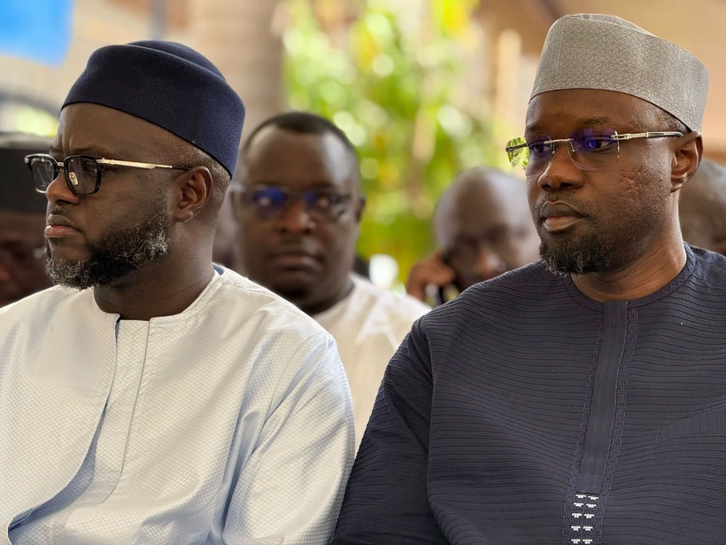 Dakar : Sonko, accompagné d’une forte délégation de Pastef, présente ses condoléances à la famille de Mody Niang Dakar : Sonko, accompagné d’une forte délégation de Pastef, présente ses condoléances à la famille de Mody Niang