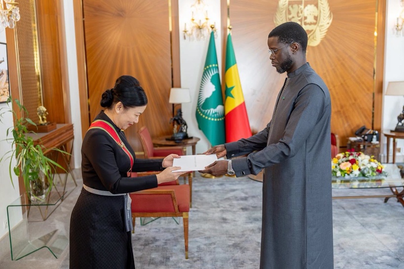 Diplomatie : le Président Bassirou Diomaye Faye reçoit les lettres de créance de six nouveaux ambassadeurs