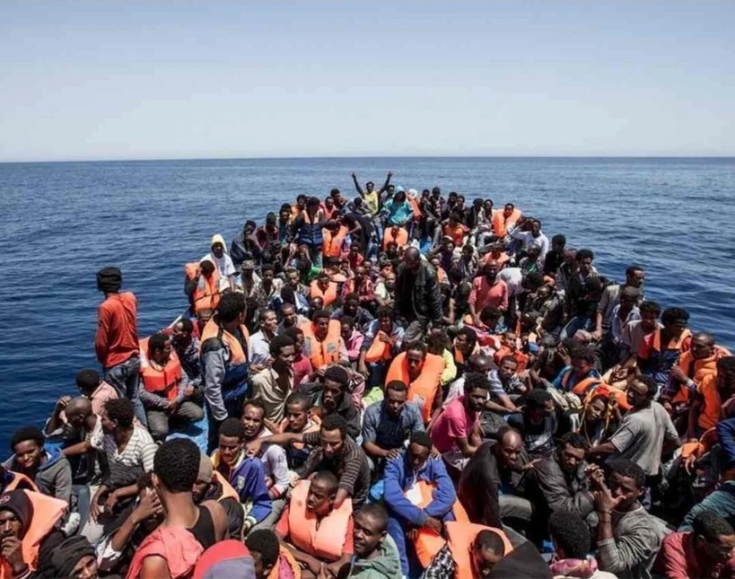 Espagne: plus de 400 migrants débarquent sur l'île d'El Hierro en seulement 24 heures Espagne: plus de 400 migrants débarquent sur l'île d'El Hierro en seulement 24 heures