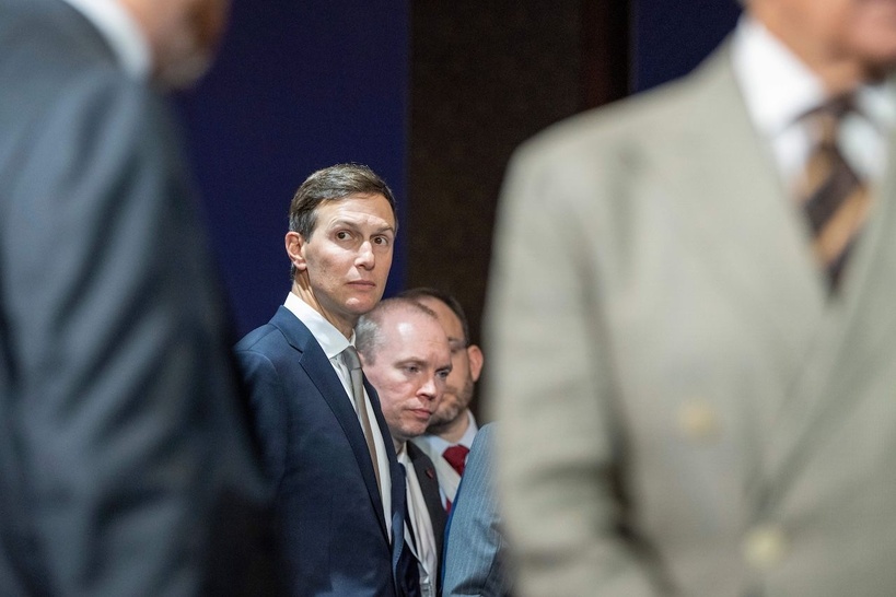 Le gendre de Donald Trump Jared Kushner accusé de conflits d’intérêts au profit d’Israël, des Émirats et d’Arabie Saoudite Le gendre de Donald Trump Jared Kushner accusé de conflits d’intérêts au profit d’Israël, des Émirats et d’Arabie Saoudite