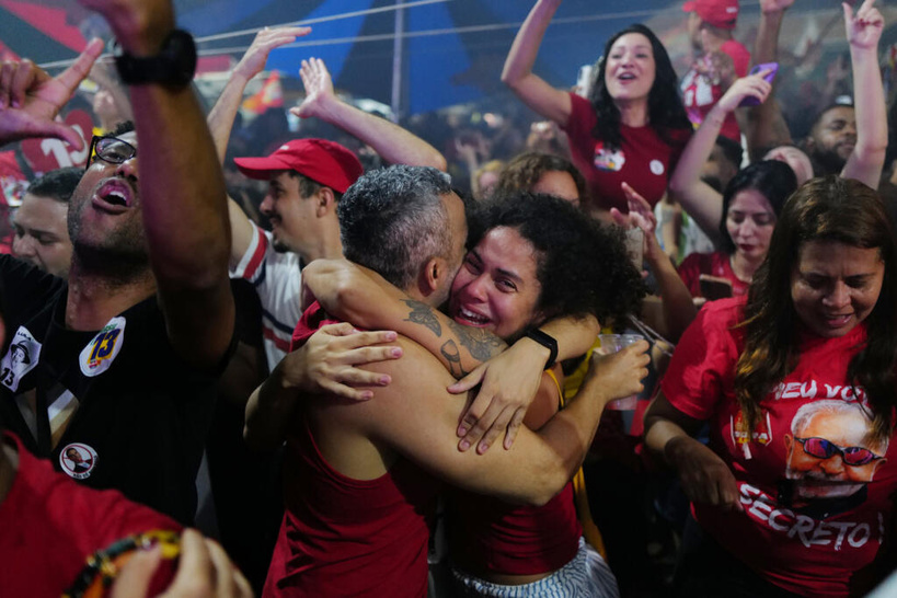 Brésil: Lula réélu président contre toute attente, Flavio Bolsonaro veut l'annulation du scrutin Brésil: Lula réélu président contre toute attente, Flavio Bolsonaro veut l'annulation du scrutin